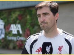 Irola deu a entender que a dupla do Liverpool pode perder a estreia do PL contra o Newcastle