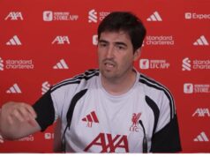 O técnico do Liverpool, Andoni Iraola, explica por que assinou um contrato de apenas dois anos (Vídeo)