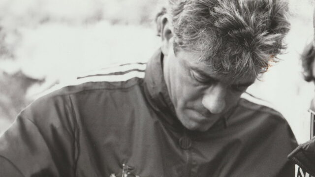 kevin-keegan-signing-autograph-newcastle-united-nufc-2000-scaled.jpg