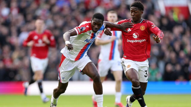 kobbie-mainoo-ismaila-sarr-manchester-united-v-crystal-palace-premier-league-2.jpg