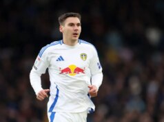 O Schalke 04 nomeou Maximilian Wöber para a Bundesliga. trazer o defensor para Leeds