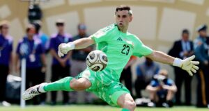 Aston Villa reage quando Emiliano Martínez concorda em ingressar na Juventus