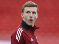 O jogador liberado do Newcastle United concordou em se juntar aos rivais da Premier League