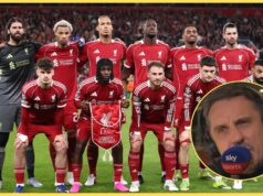 Gary Neville enfrenta Ryan Gravenberch no Manchester United