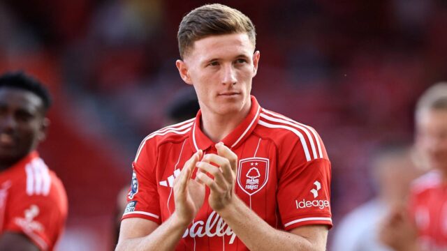 nottingham-forest-s-elliot-anderson-applauds-their-fans-after-the-match.JPG