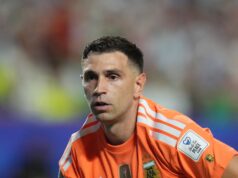 Qual é o recorde de pênaltis do goleiro argentino Emi Martinez?