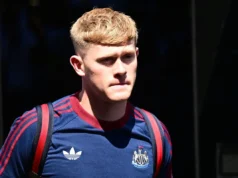 Os três grupos de jogadores do Newcastle United voltam à pré-temporada e estes são os que chegaram na segunda-feira.