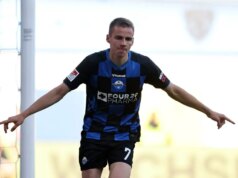 Filip Bilbija, artilheiro oficial do Paderborn, em Derby County, venda Mika Baur e Laurin Curda estão mais próximos.