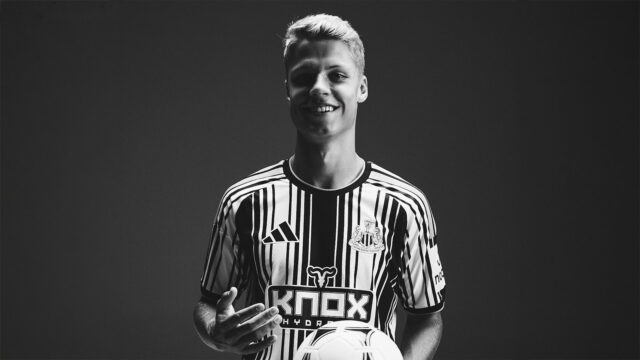 sean-steur-signing-newcastle-united-nufc-2-2000.jpg