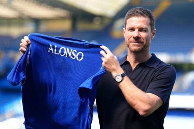 xabi-alonso-chelsea-manager-with-shirt-scaled.jpeg