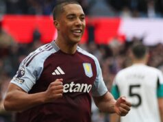 Aston Villa abre negociações para contratar meio-campista do Manchester United após golpe de Tieleman