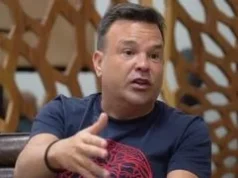 José Elias, empresário: "Gastei de 250.000 a 300.000 euros para estabelecer cada supermercado em La Sirena, de cada supermercado só lucro 30.000 euros por ano." José Elías, empresario: "Me gasto entre 250.000 y 300.000 euros en montar cada supermercado de La Sirena, de cada uno solo me queda un beneficio de 30.000 euros al año"