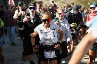 Blandine L’Hirondel hace historia en el UTMB: primera mujer que gana por debajo de 22 horas Blandine L’Hirondel hace historia en el UTMB: primera mujer que gana por debajo de 22 horas