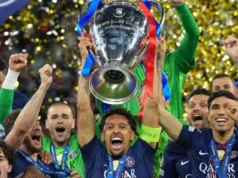 Quando é o sorteio da Liga dos Campeões? Data, hora, horário, onde assistir Brazil defender Marquinhos lifts the ChampionsLeague trophy for Paris Saint-Germain