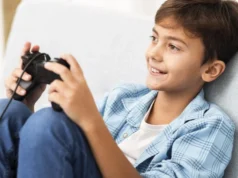 Seu filho passa horas na frente do console? Como detectar se é vício em videogame ¿Tu hijo pasa horas frente a la consola? Cómo detectar si es adicción a los videojuegos