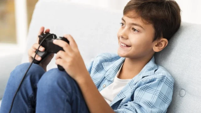 ¿Tu hijo pasa horas frente a la consola? Cómo detectar si es adicción a los videojuegos