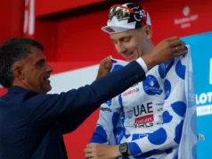 Óscar Pereiro ‘acolhe’ leituras sobre a carreira de Tadej Pogacar: "Ele ainda é o piloto mais forte do mundo, mas sua equipe ainda não está no nível do Tour" Óscar Pereiro 'aplaude' la lectura de carrera de Tadej Pogacar: "Sigue siendo el corredor más fuerte del mundo, pero su equipo no está al nivel del Tour"