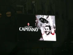 AC Milan presta homenagem a Baresi em San Siro, comemorando a lendária camisa 6 de Baresi Baresi remembered by AC Milan with moving tribute at San Siro for legendary Number 6