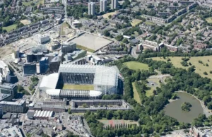 Maior público em mais de 50 anos em Tyneside para assistir Newcastle United x Liverpool Biggest crowd in over 50 years on Tyneside to watch Newcastle United v Liverpool