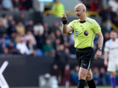 Os árbitros da Premier League precisam levar a sério o ataque tático nesta temporada Referee Anthony Taylor during Premier League game