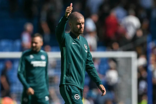 Is Jack Hinshelwood injured this weekend? Premier League injury update Brighton's German head coach Fabian Hurzeler gives a thumbs up to the fans