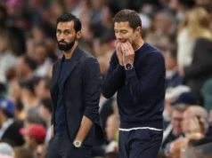 O Chelsea deve vender quatro jogadores esta semana ou corre o risco de perder centenas de milhões em transferências gratuitas LONDON, ENGLAND - AUGUST 24: Xabi Alonso manager / head coach of Chelsea reacts during the Premier League 2026/27 match between Fulham and Chelsea FC at Craven Cottage on August 24, 2026 in London, United Kingdom. (Photo by Catherine Ivill - AMA/Getty Images)