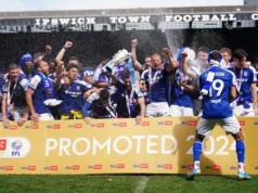 A história não está a favor do Ipswich Town se eles quiserem evitar se tornar um clube de ioiô, mas eis por que eles podem contrariar a tendência Ipswich Town players celebrate the club's promotion to the Premier League