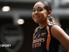 Olivia Smith: A atacante do Arsenal de £ 1 milhão ganhou o segundo prêmio consecutivo de jovem jogador da PFA Olivia Smith: £1m Arsenal striker wins second straight PFA young player award