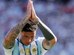 Fabrizio Romano: Manchester City deve fazer uma oferta tardia por estrela de £ 120 milhões que quer se mudar Argentina's Enzo Fernandez looks dejected as he walks off the pitch after being shown a red card by the referee