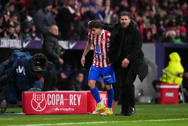 Top Barcelona target beginning to accept Premier League route as deadline day nears | Barca Universal Julian Alvarez, Atletico Madrid superstar