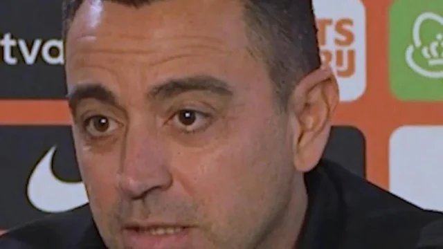 El momentazo de Xavi Hernández en su primera rueda de prensa como seleccionador: "Mi nombre se pronuncia como el chocolate" El momentazo de Xavi Hernández en su primera rueda de prensa como seleccionador: "Mi nombre se pronuncia como el chocolate"