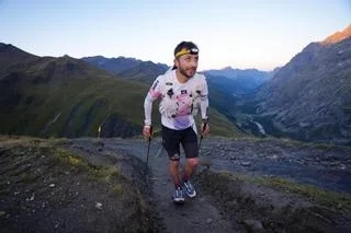Ben Dhiman cumple su obsesión y gana el UTMB en 18 horas y 16 minutos tras una exhibición monumental Ben Dhiman cumple su obsesión y gana el UTMB en 18 horas y 16 minutos tras una exhibición monumental