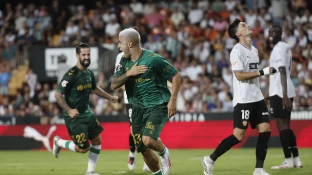 Pablo García se estrena como goleador en Liga para firmar el triunfo 100 de Pellegrini con el Betis