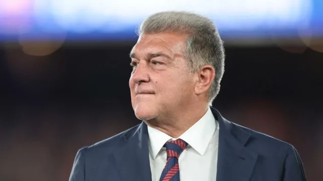 Laporta aparece en la Ciutat Esportiva a una semana del cierre del mercado Laporta aparece en la Ciutat Esportiva a una semana del cierre del mercado