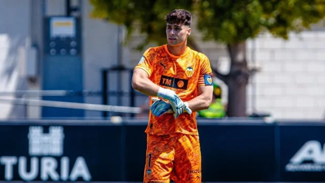 Comunicado oficial: Valencia y Nàstic acuerdan la cesión del prometedor Vicent Abril Comunicado oficial: Valencia y Nàstic acuerdan la cesión del prometedor Vicent Abril