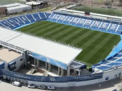 As negociações de empréstimo do Morta Leganes estão em andamento Aerial view of Estadio Municipal Butarque with blue seating and CD Leganés branding on the stands.