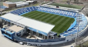 As negociações de empréstimo do Morta Leganes estão em andamento Aerial view of Estadio Municipal Butarque with blue seating and CD Leganés branding on the stands.