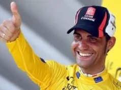 Óscar Pereiro (49 anos): "Ser ciclista transmite os valores do sofrimento e da autonomia na vida, embora no passado não houvesse tanta disciplina como hoje, mas era um esporte muito amador." Óscar Pereiro (49 años): "El ser ciclista te da para la vida unos valores de la leche de sufrimiento, de autocontrol, aunque antes no había la disciplina que hay hoy, era un deporte muy amateur"