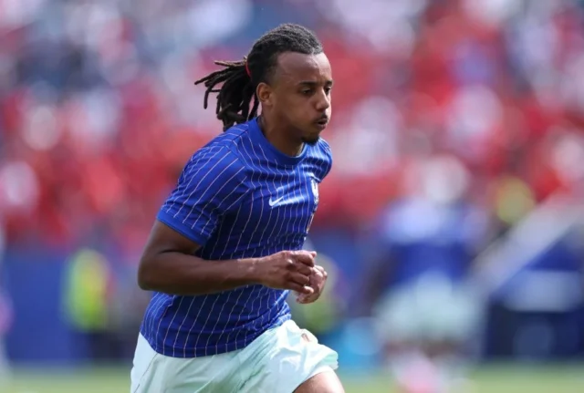 Barcelona open door to versatile defender's exit if the right offer arrives - report | Barca Universal Jules Kounde, Barcelona and France player