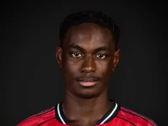 Habib Ogunneye deixou o Manchester United Headshot of Habeeb Ogunneye wearing a red and black Manchester United training kit against a dark background