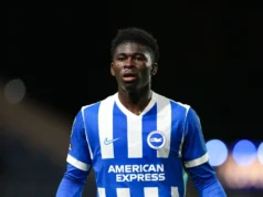 Repórter: O Manchester United está de olho em um acordo de lateral-esquerdo após ser transferido para o time por 70 milhões de libras. Journalist: Manchester United eye late left back deal after £70m move