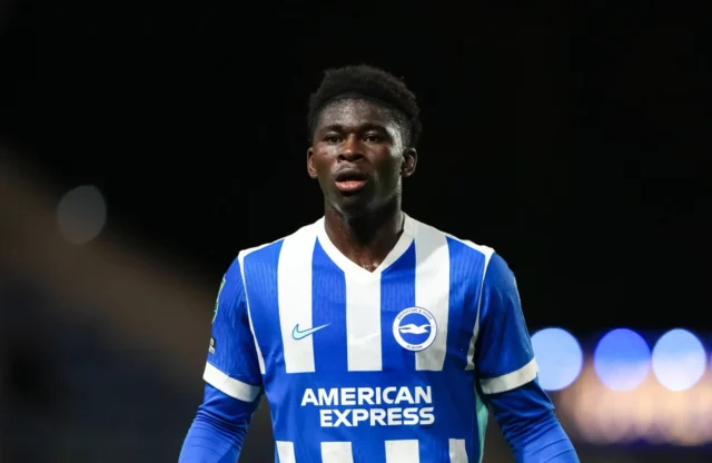 Journalist: Manchester United eye late left back deal after £70m move Journalist: Manchester United eye late left back deal after £70m move