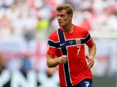 Manchester United oferece chance de contratar atacante por apenas £ 30 milhões Manchester United offered the chance to sign forward for just £30m