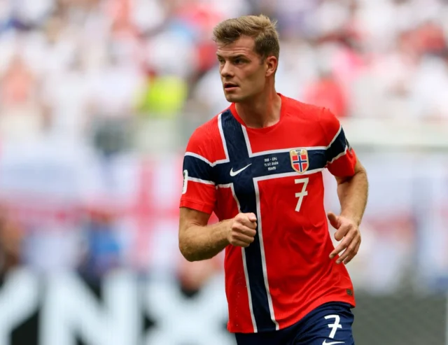Manchester United offered the chance to sign forward for just £30m Manchester United offered the chance to sign forward for just £30m