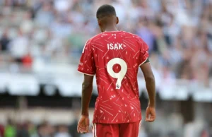 Depois que Alexander Isak engarrafa o pênalti do St James’ Park, Andoni Iraola vem em sua defesa After Alexander Isak bottles taking St James’ Park penalty Andoni Iraola comes to his defence