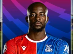 Jean-Philippe Mateta: Termos de transferência para o Manchester United Portrait of Jean-Philippe Mateta wearing the red and blue Crystal Palace home jersey