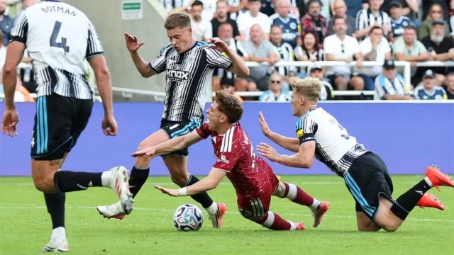 With the ground still sweeping with love for Kevin and hate for Alex… Victor Munoz Penalty Newcastle United Liverpool