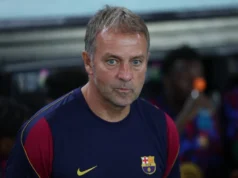 O zagueiro do Barcelona não deixará o clube neste verão, apesar dos fortes vínculos | Barça Universal Hansi Flick, Barcelona manager
