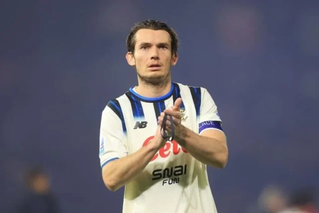 De Roon bids farewell to Atalanta: "Gasperini wanted me." De Roon bids farewell to Atalanta: "Gasperini wanted me."