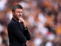 Relatório do Arsenal: Marcus Rashford torna-se uma contratação surpreendente de curto prazo Michael Carrick, Manager of Manchester United looks on during the Premier League 2026/27 match against Hull City